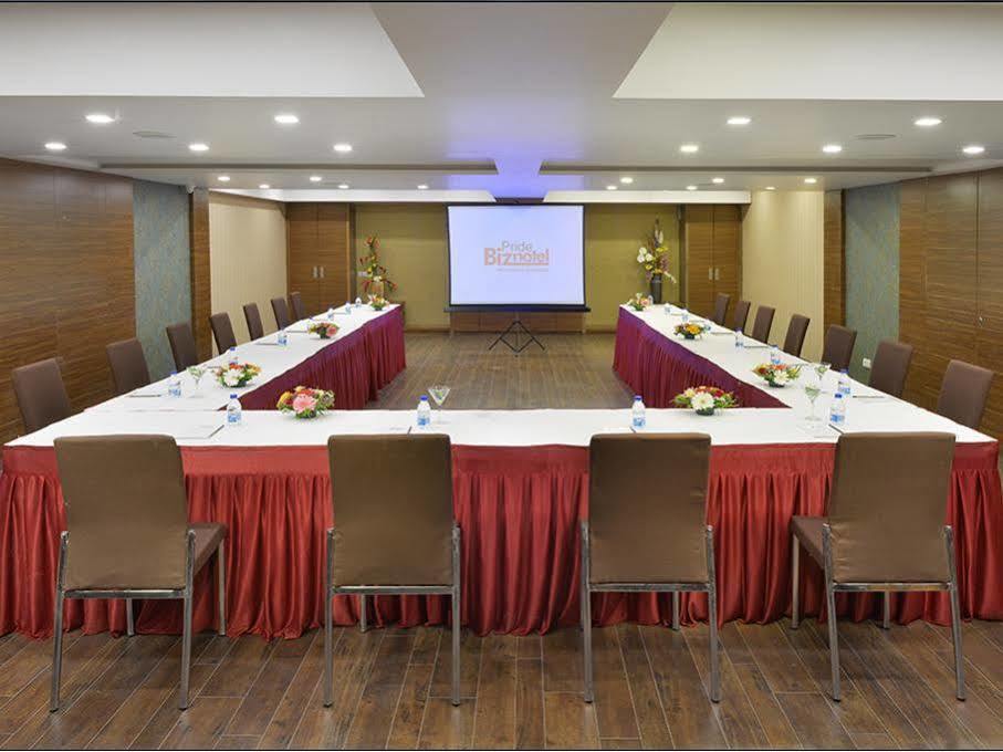 Pride Biznotel Vadodara Buitenkant foto
