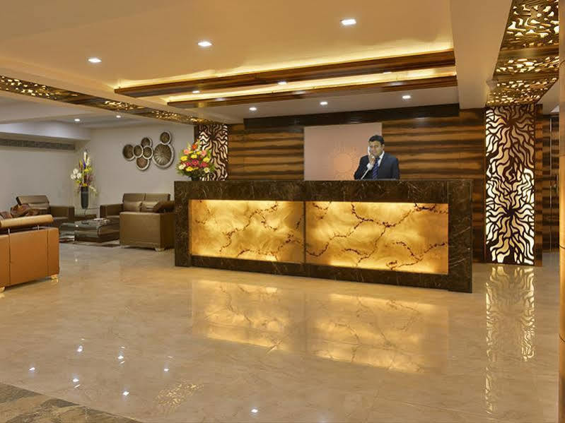 Pride Biznotel Vadodara Buitenkant foto