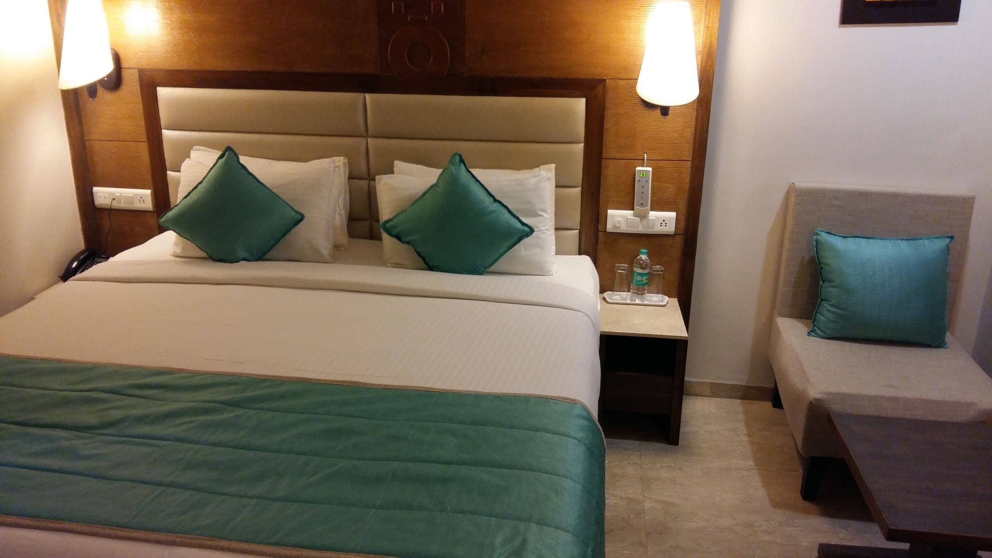 Pride Biznotel Vadodara Buitenkant foto