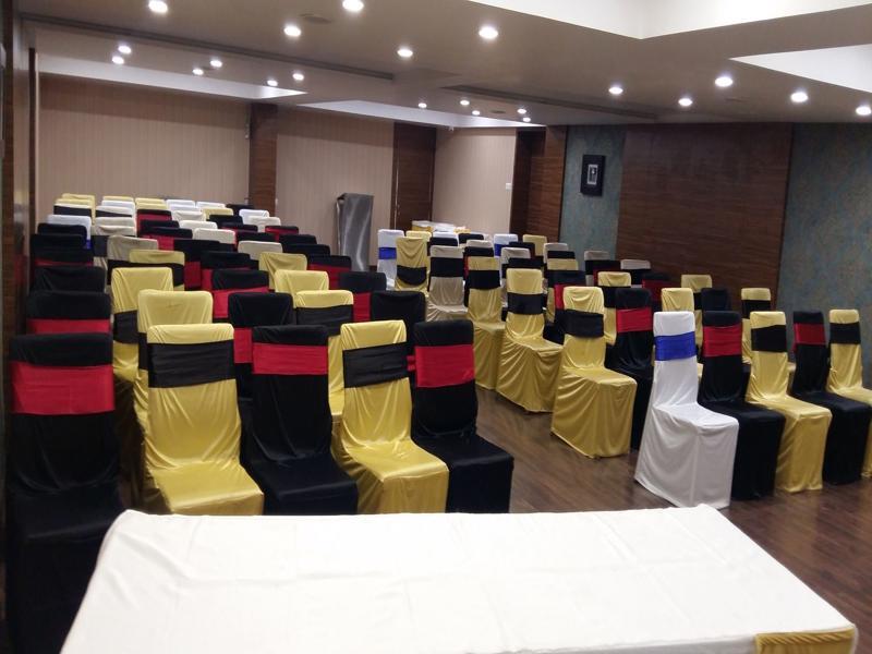 Pride Biznotel Vadodara Buitenkant foto