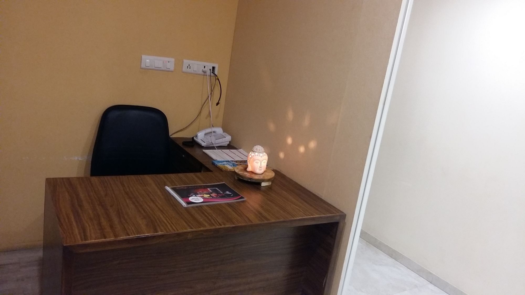 Pride Biznotel Vadodara Buitenkant foto